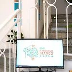 Mandorlo Bianco 4* أفولا