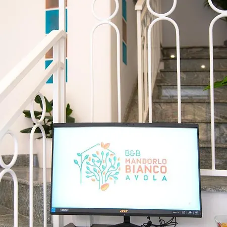 Mandorlo Bianco 4* Avola